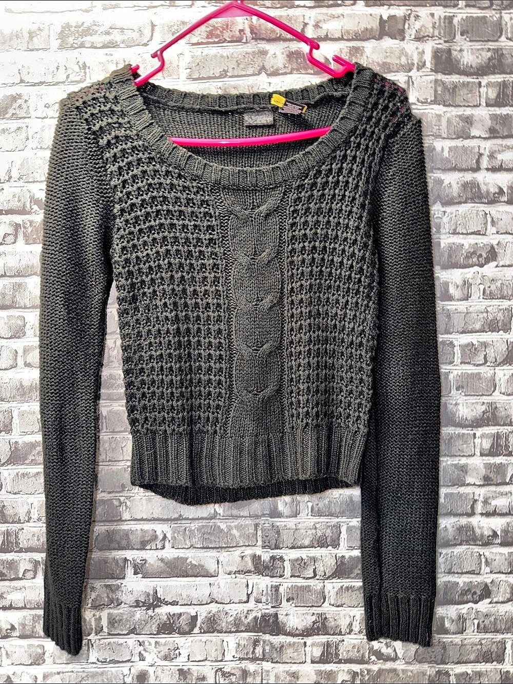 Day-trip  Brand Cable Knit Crew Neck Sweater Size Medium